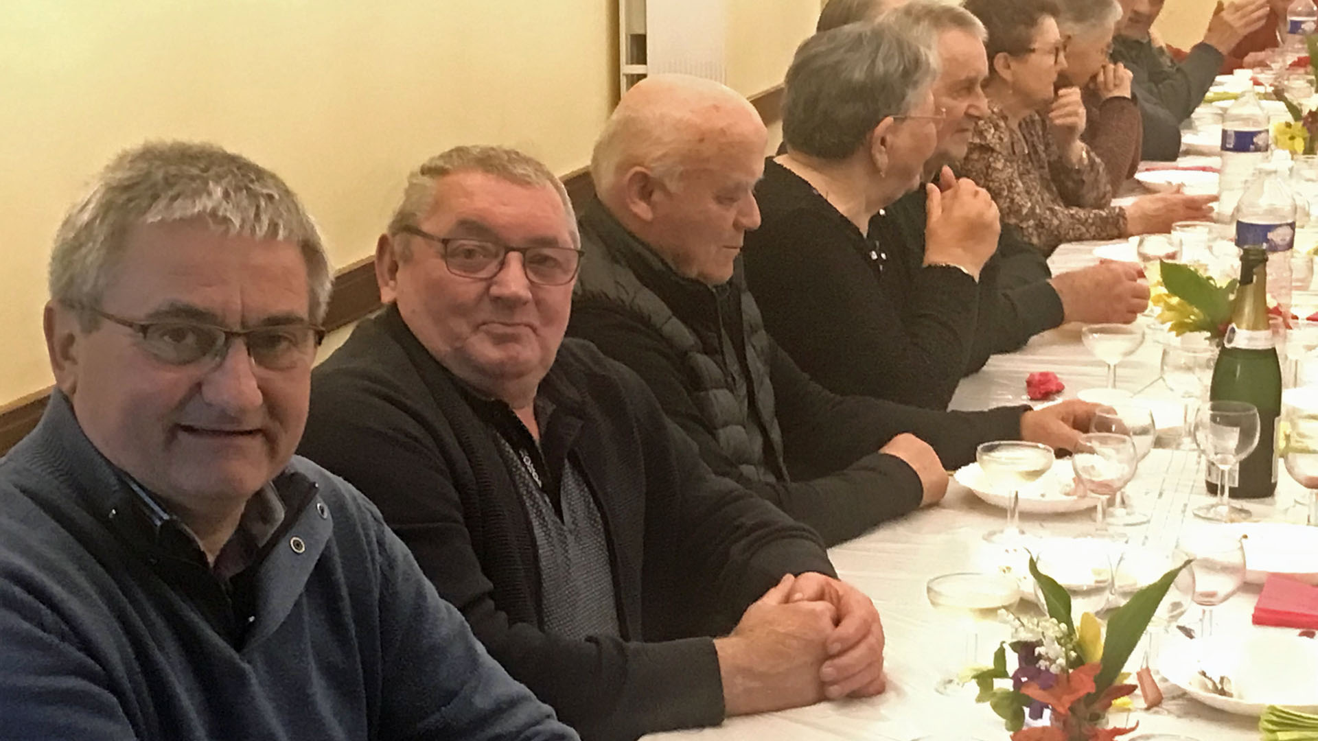 Le repas des membres de génération mouvement
